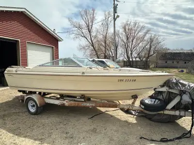 1988 Doral Classic 20’ 4.3L V6 inboard with OMC cobra stearn drive. I’ve had the boat for 4 years us...