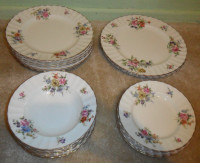 24Pc ROANOKE WHITE ROYAL WORCESTER ENGLAND BONE CHINA SET