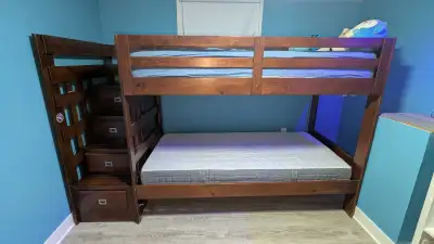 Lit superposé en bois d’œuvre – 2 lits simples – avec escalier, View more