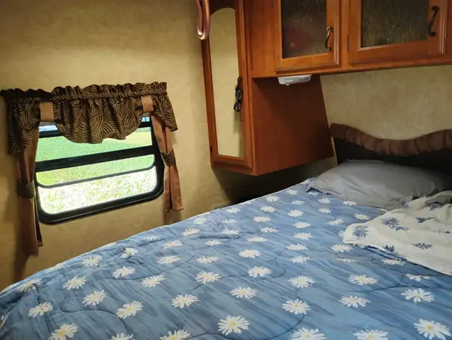 27 ' travel trailer with 2 slides in Travel Trailers & Campers in Port Alberni - Image 6