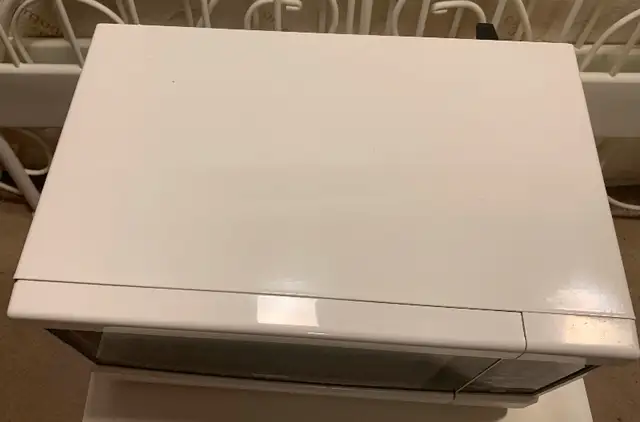 (12-04) RCA RMW733-WHITE MICROWAVE in Microwaves & Cookers in City of Toronto - Image 5