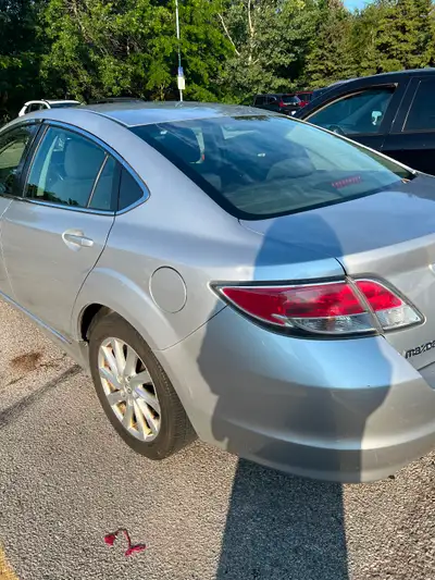 Selling Mazda 6 2011. 4 door automatic Good driving condition . Ac, Bose speakers, car play, sunroof...