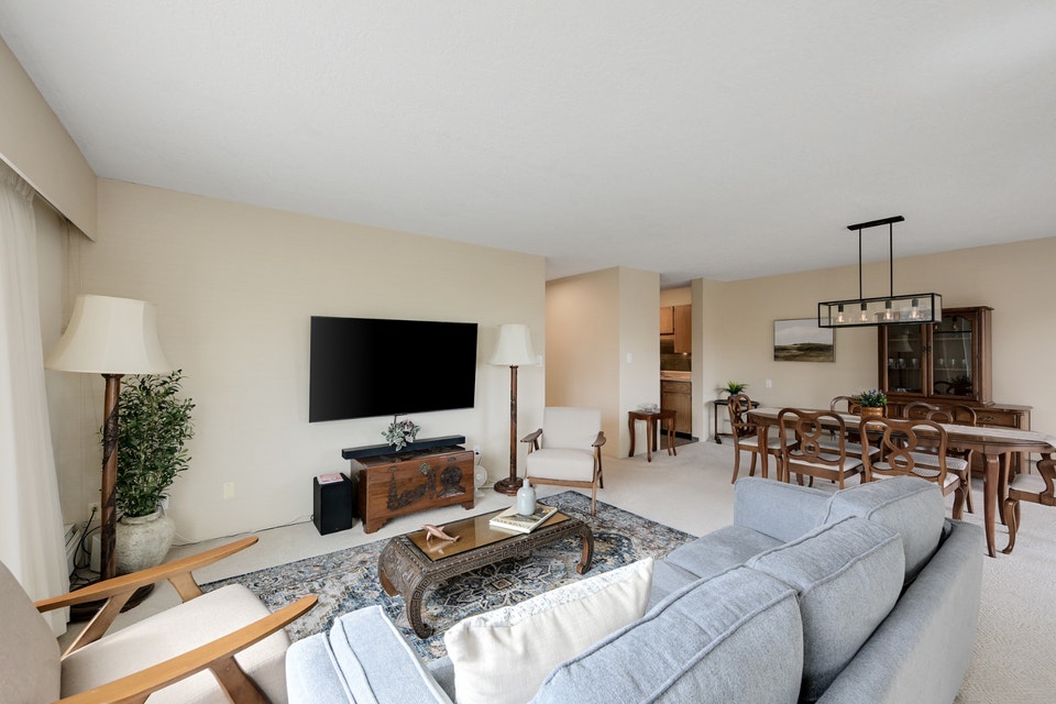 EXECUTIVE FURNISHED RESIDENCE AT SPENCER CASTLE - VICTORIA, BC 3