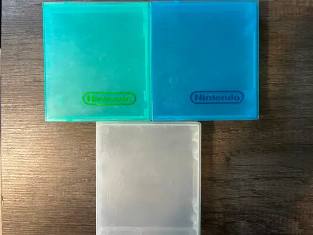 Nintendo - Plastic Clam Shells x 3