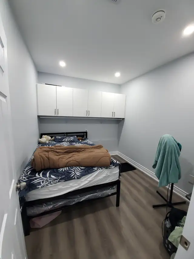 1 Bed 1 Bath Townhouse - Furnished room available in Room Rentals & Roommates in City of Toronto - Image 4