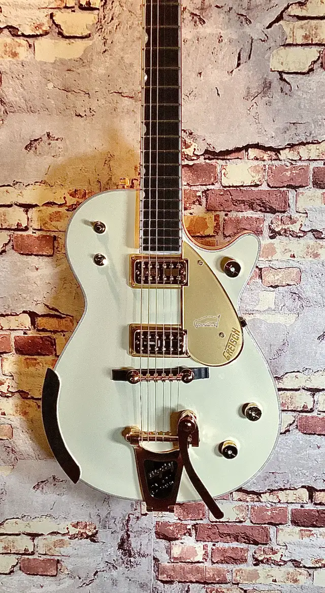 Gretsch G6134T-58 Vintage Select '58 Penguin™ with Bigsby in Guitars in Oakville / Halton Region - Image 4