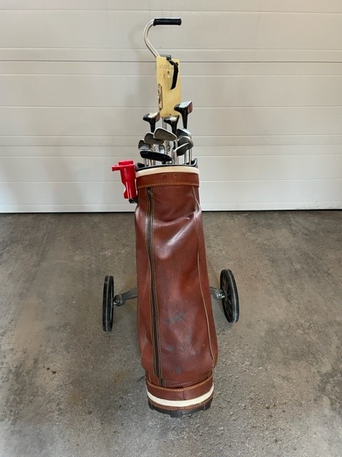 Spalding Executive Golf Club Set with Bag and Cart in Golf in Peterborough - Image 2