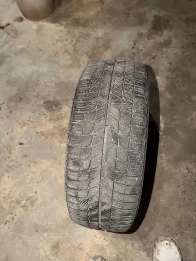 P205/55R16 Toyota Corolla Tires Tires are like new but the rims are a little rusty.. Price is negoti...