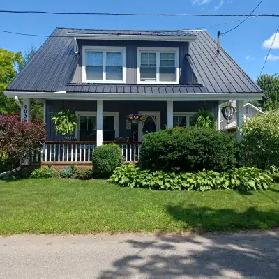 Fully furnished, well maintained home in quiet neighbourhood. 2 bed, 2 bath. All utilities, high spe...