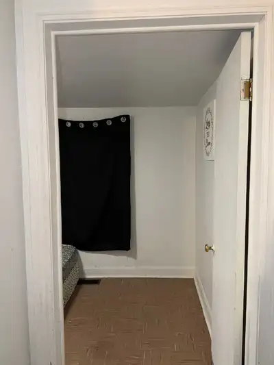 Room Available upstairs, 5 Min walk to Dollarama, 5 Min walk. To bus Stop and Downtown