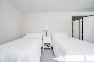 Room available roommate wanted