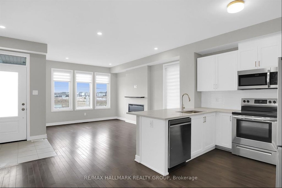 3-Bedroom END-UNIT Townhome 4