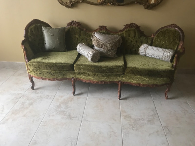 Baroque style sofa Sofas et futons Ville de Montréal Kijiji