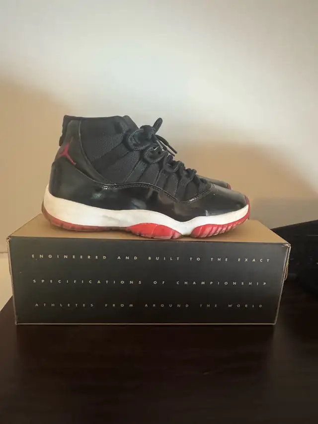 Jordan 11 Bred size 9  in Men's Shoes in Oakville / Halton Region - Image 2