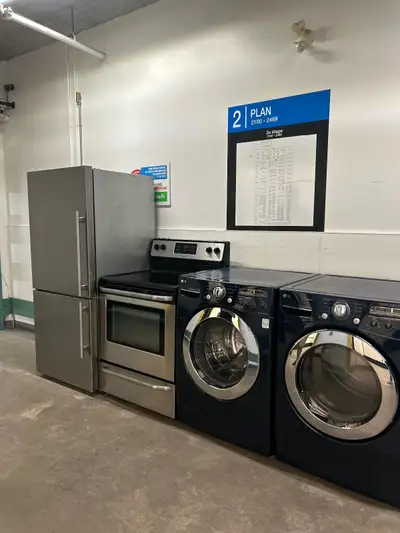 Perfect appliance Frigidaire Bloomberg LG washing machine and dryer Frigidaire gallery stove 1750$ a...