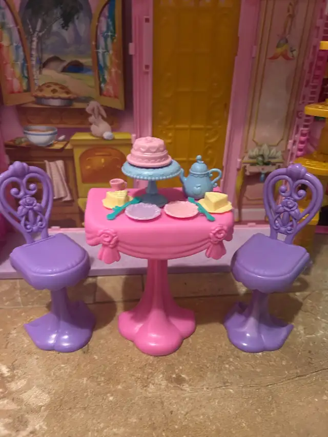 château princesse Ariel  pliable / fold n’ Go castle princess in Toys in City of Montréal - Image 3