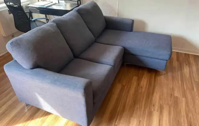 Sofa avendre Futon Will (Deliver) in Couches & Futons in Ottawa - Image 3