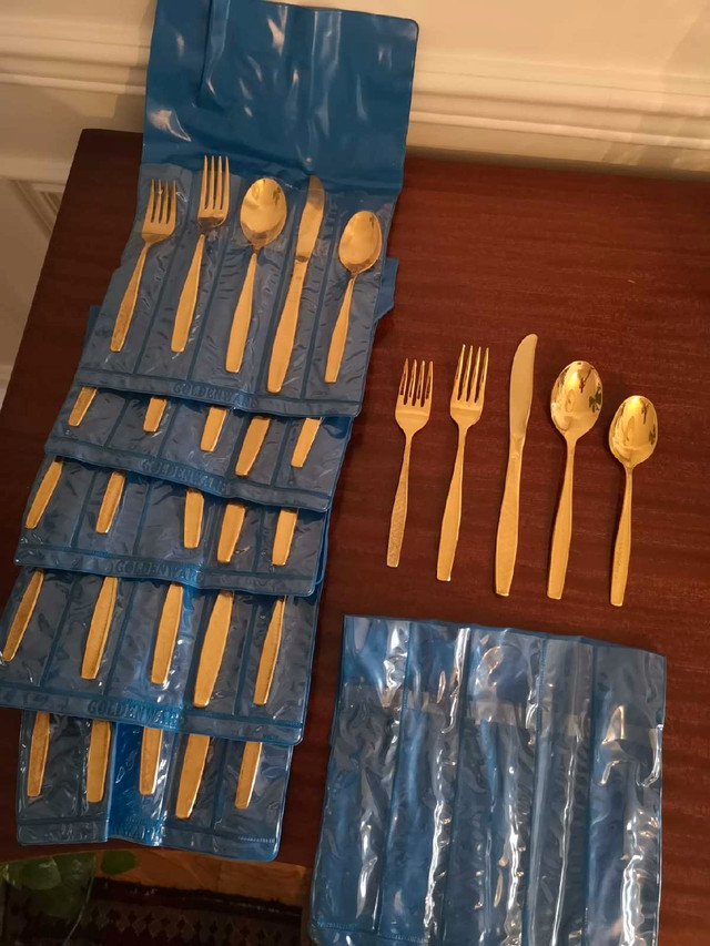 Rogers Gold Plated Flatware / Cutlery, Service for six and servi in Kitchen & Dining Wares in Oshawa / Durham Region - Image 2