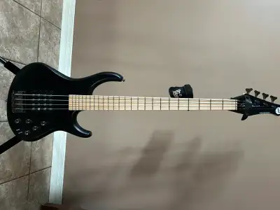MTD Kingston Super 4 bass - $1200, View more
