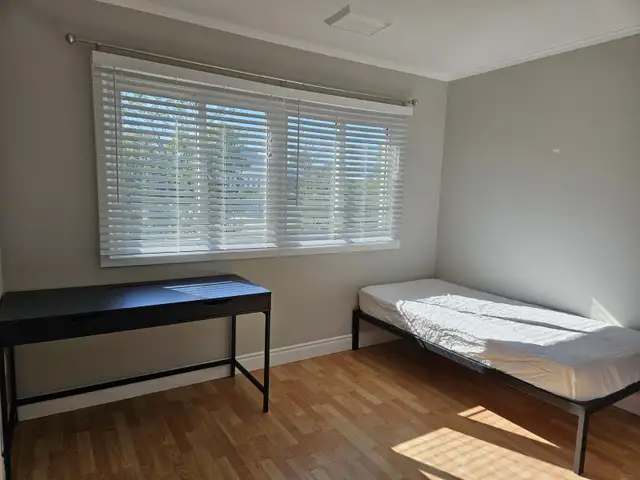 Private rooms for female student in Room Rentals & Roommates in Kitchener / Waterloo - Image 3