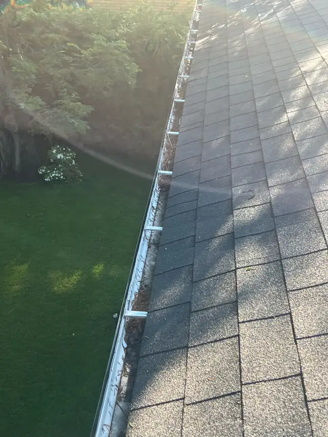 window and eavestrough cleaning and snow removal in Cleaners & Cleaning in City of Toronto - Image 6