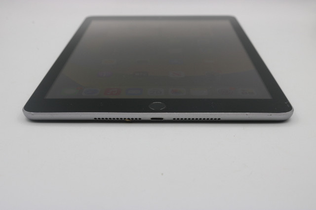 Apple iPad 5 (5th Gen) 9.7" 32GB WiFi (#37926-1) in iPads & Tablets in City of Halifax - Image 2