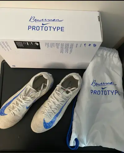 Nike Soccer Cleats Men Size 10, View more