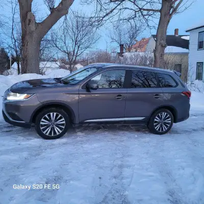 Hi I have a 7 Passenger Mitsubishi Outlander AWD for sale it's inspected till 2028.Has remote start...
