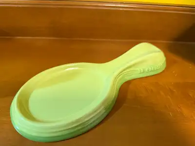 Like New Le Creuset Stoneware 10” Palm Green Spoon Rest, View more