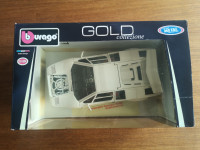 Burago Diecast 1/18 Model Lamborghini Countach White