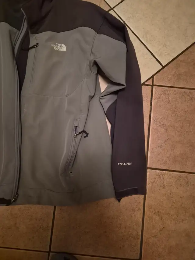 The North Face Apex Softshell Jacket- Needs a New Zipper in Men's in Kingston - Image 3