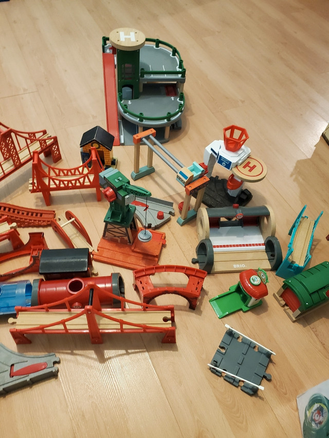 Brio Train bridge and specialty pieces in Toys & Games in City of Toronto - Image 3