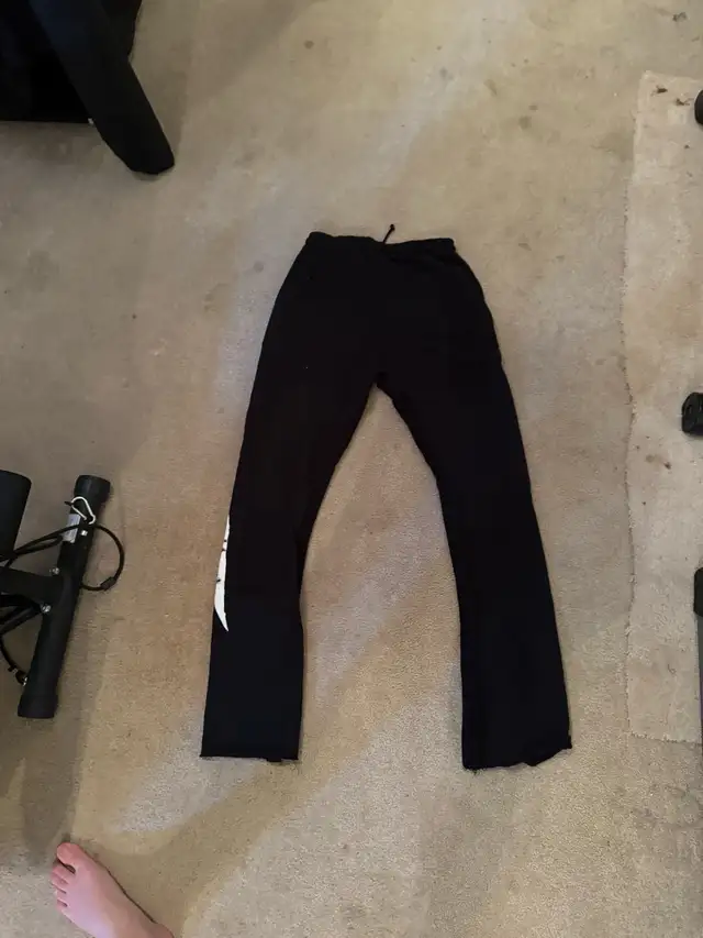 sweatpants  in Men's in Oakville / Halton Region - Image 3