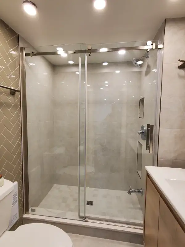 Installation portes de douche / Shower door installation in Windows, Doors & Trim in City of Montréal - Image 5