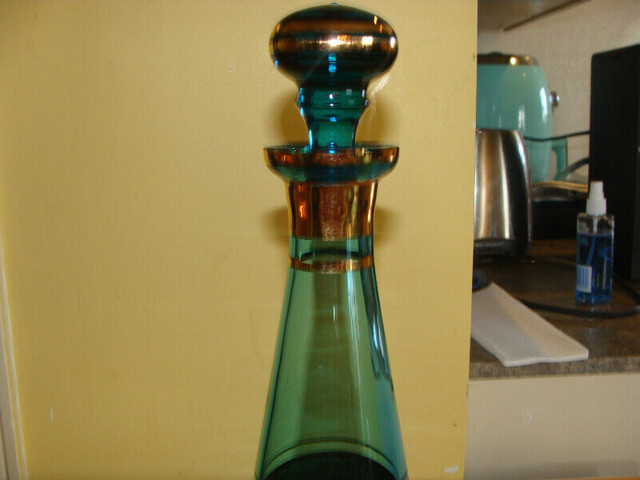 jolie bouteille pour décoration, en verre, couleur turquoise dans Art et objets de collection  à Laval/Rive Nord - Image 4