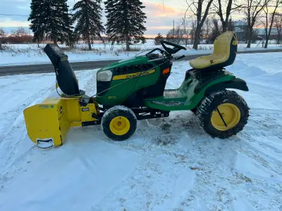 tracteur a gazon John Deere avec souffleuse, View more