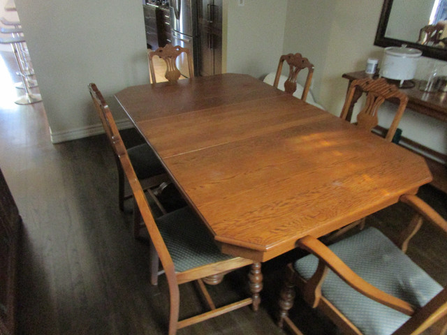 160+ year old Solid Oak Dining Room Set in Dining Tables & Sets in St. Catharines - Image 2