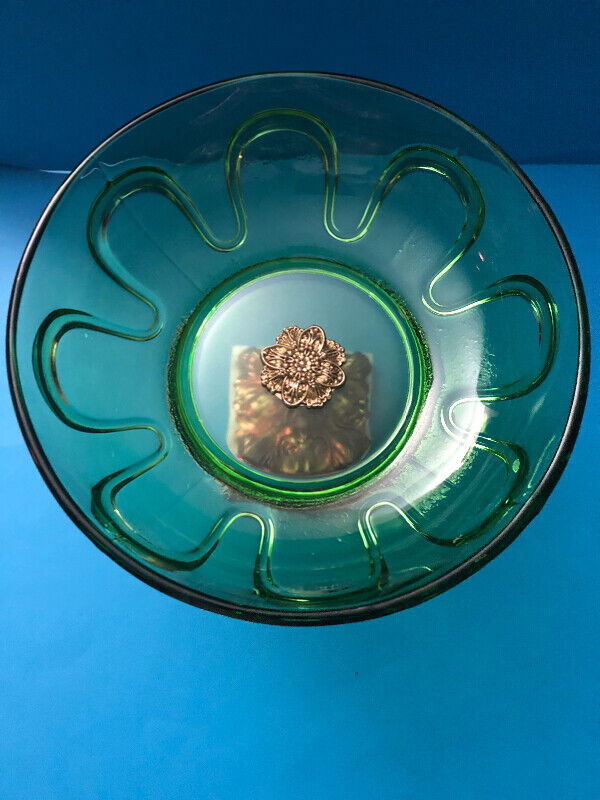Vintages Ornate Green Glass Compote Bowl with brass marble base. in Other in Markham / York Region - Image 2