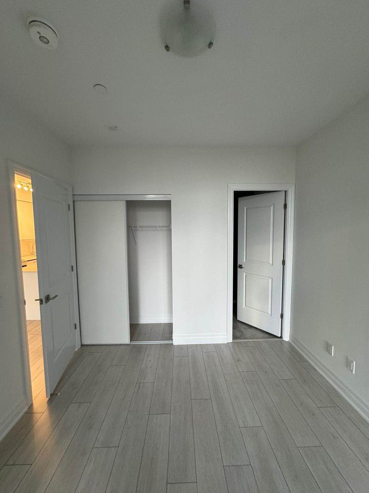 Beautiful 1 Bedroom + Large Den 3