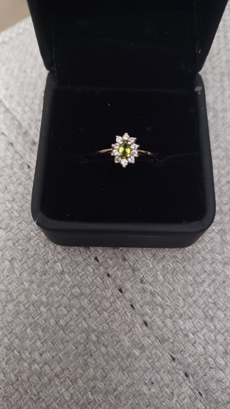 10k Gold peridot ladies ring in Jewellery & Watches in City of Halifax