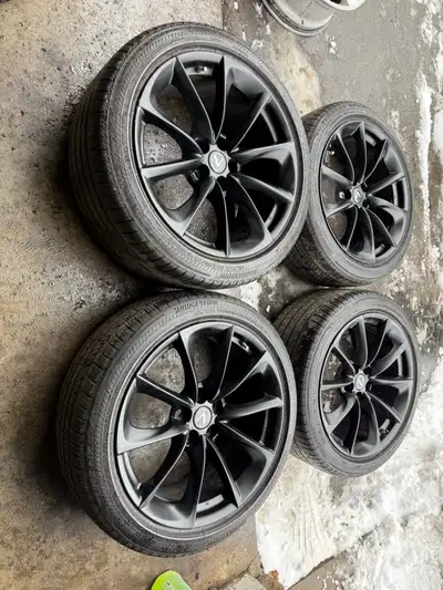 Came off Lexus LC,comes with sensors,Bolt pattern 5x120, Center bore 60.1,staggered set up,front tir...