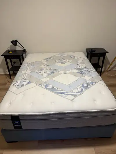 Matelas Sealy Queen + base de lit, View more