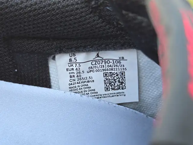 nike air jordan 1 retro low og black toe 2023 size 8.5 in Men's Shoes in Markham / York Region - Image 9
