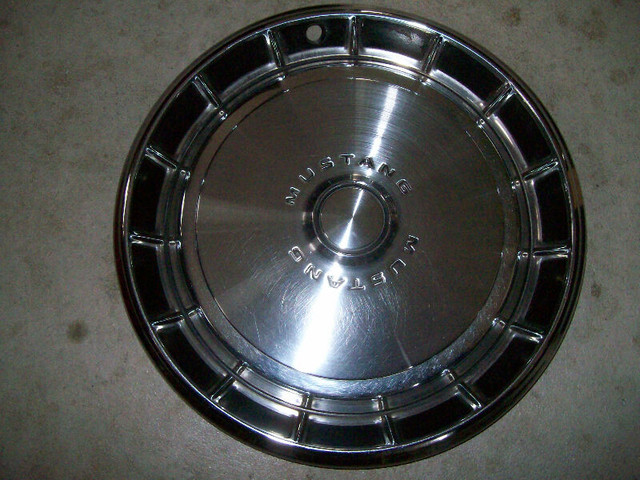 4 Cap de roue / hubcap Mustang 1971 1972 1973,  14" in Other Parts & Accessories in West Island