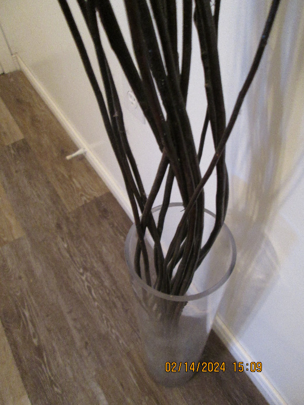 Tall, Decorative Glass Vase and BlackTree Branches in Home Décor & Accents in Kingston - Image 4