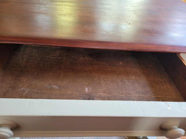 Antique Entry Way Table in Dining Tables & Sets in Ottawa - Image 2