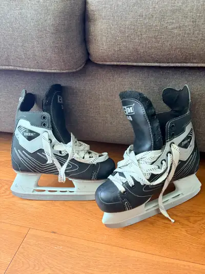 CCM Powerline 540 Hockey Skates – Size 6 boys, View more