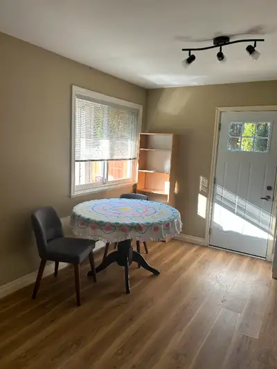 $1600 / 1br /1ba North Surrey Fraser Heights Bright room - 1 Bedrooms, 1 Bathroom, separate entrance...