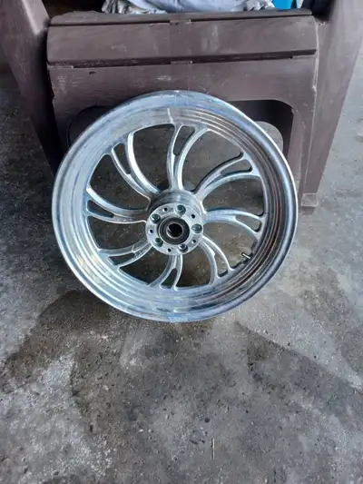 Have front and back wheels off a 2005 Electra Glide, front and back wheels off a 1996 Dyna Low Rider