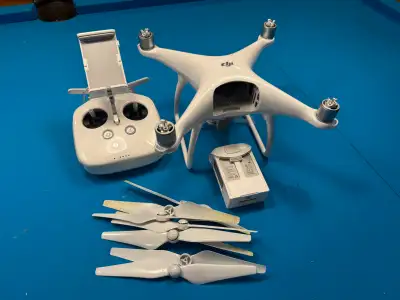 Selling a DJI Phantom 4 with case, because I haven't used it in over a decade. Take amazing 4K video...